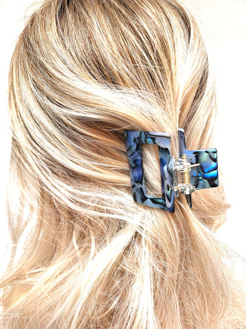 Pink Lily ~ "Iris Jaw" ~ Blue Onyx ~ NEW