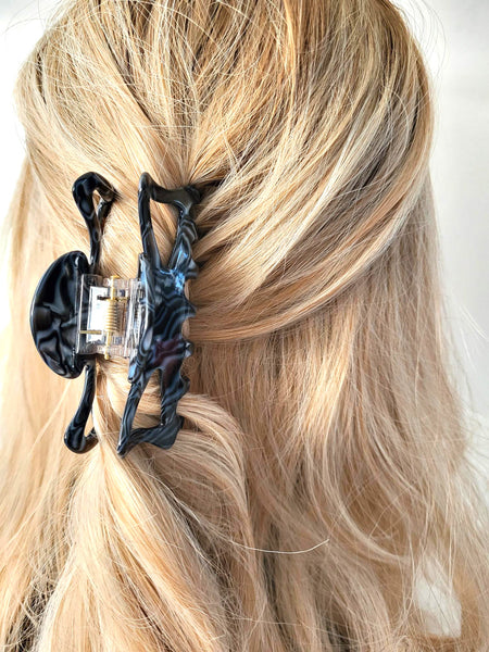 Pink Lily ~ "Daisy" Large Jaw ~ Onyx